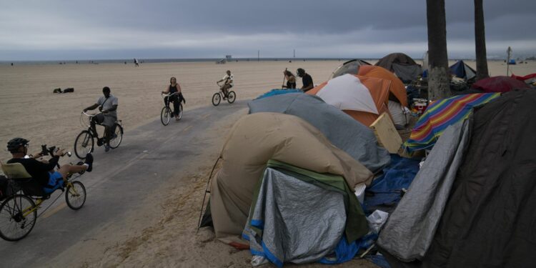 Racial inequality among the working poor shrinks in America