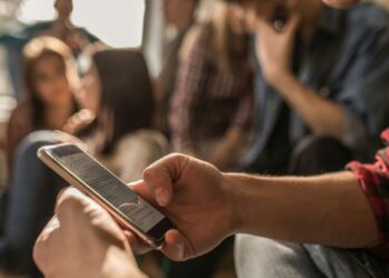 Good Morning America interviews Clarke Central students on cell phones