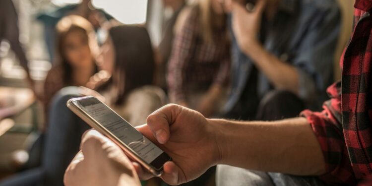 Good Morning America interviews Clarke Central students on cell phones