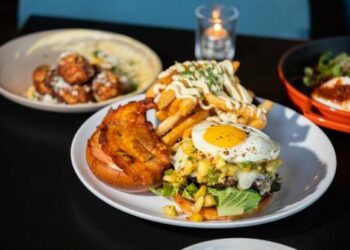 We check out Qué Mas in Beverly from Alex Pineda and Noe Ortega