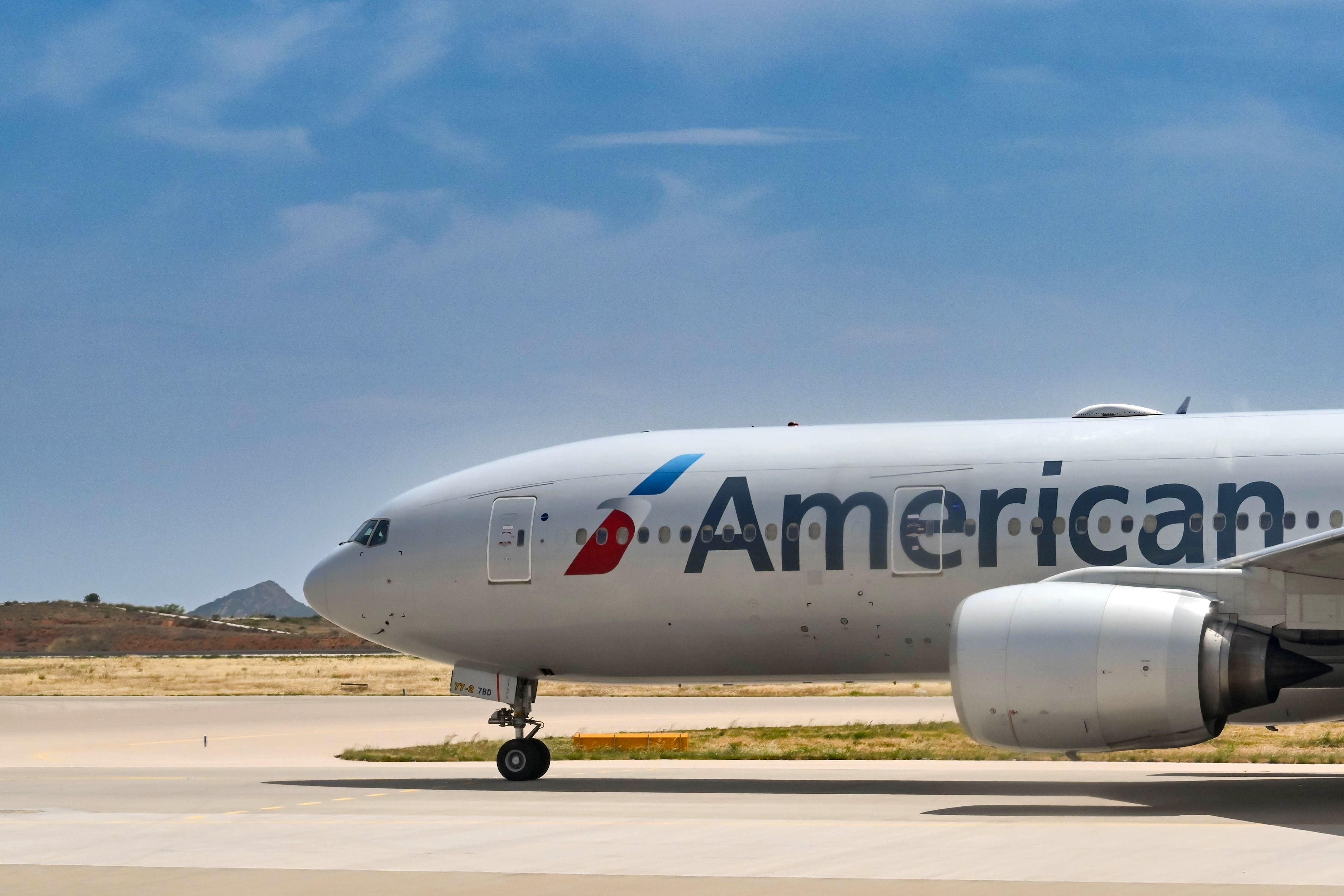 American Airlines Boeing 777 taxiing