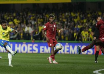 Brazil back on winners' list, Suarez farewells Uruguay