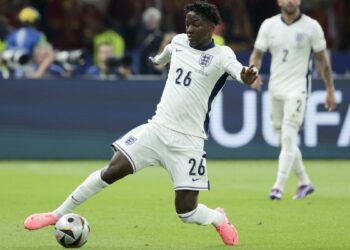 Kobbie Mainoo stretches for the ball in all white kit ahead of the Ireland vs England live stream.