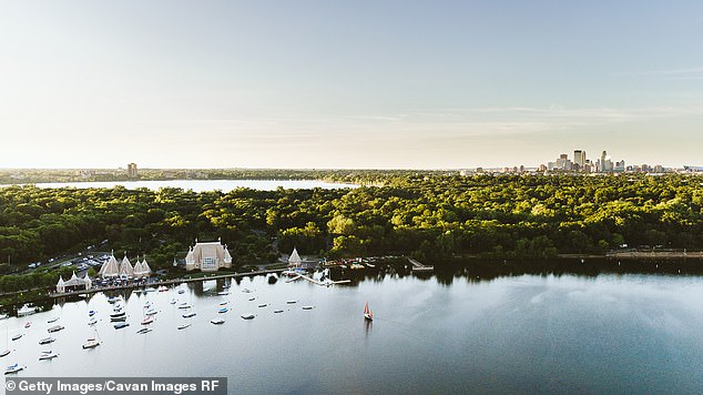 Summers in Minneapolis are not excessively hot, with temperatures averaging in the mid-80s°F (Pictured: Lake Harriet and Minneapolis skyline)