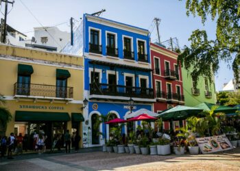 Nearly half of Puerto Rican adults are financially insecure, new study shows