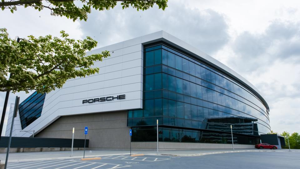 In 2015, One Porsche Drive opened in Atlanta – PCNA’s home to this day. The state-of-the-art facility serves as a hub for Porsche enthusiasts and U.S. employees, offering a unique and immersive experience. The campus includes the Porsche Experience Center Atlanta, featuring two driver development tracks and the U.S. headquarters of Porsche Classic. A second Porsche Experience Center opened in Los Angeles in 2016 – between them hosting close to a million visitors to date.