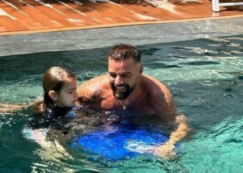 Ricky Martin's summer isn't over! Singer shares a glimpse of a day at the pool with good company