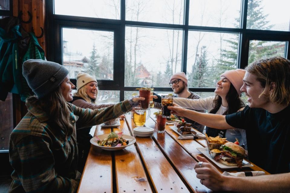 Dusty’s Bar & BBQ is the spot if your ideal version of après is a relaxed party atmosphere with beer, smoked meats and live music.