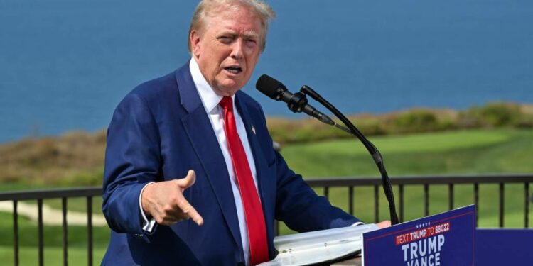 Trump talks landslides, calls California ‘a mess’ at Rancho Palos Verdes press conference – Daily Bulletin