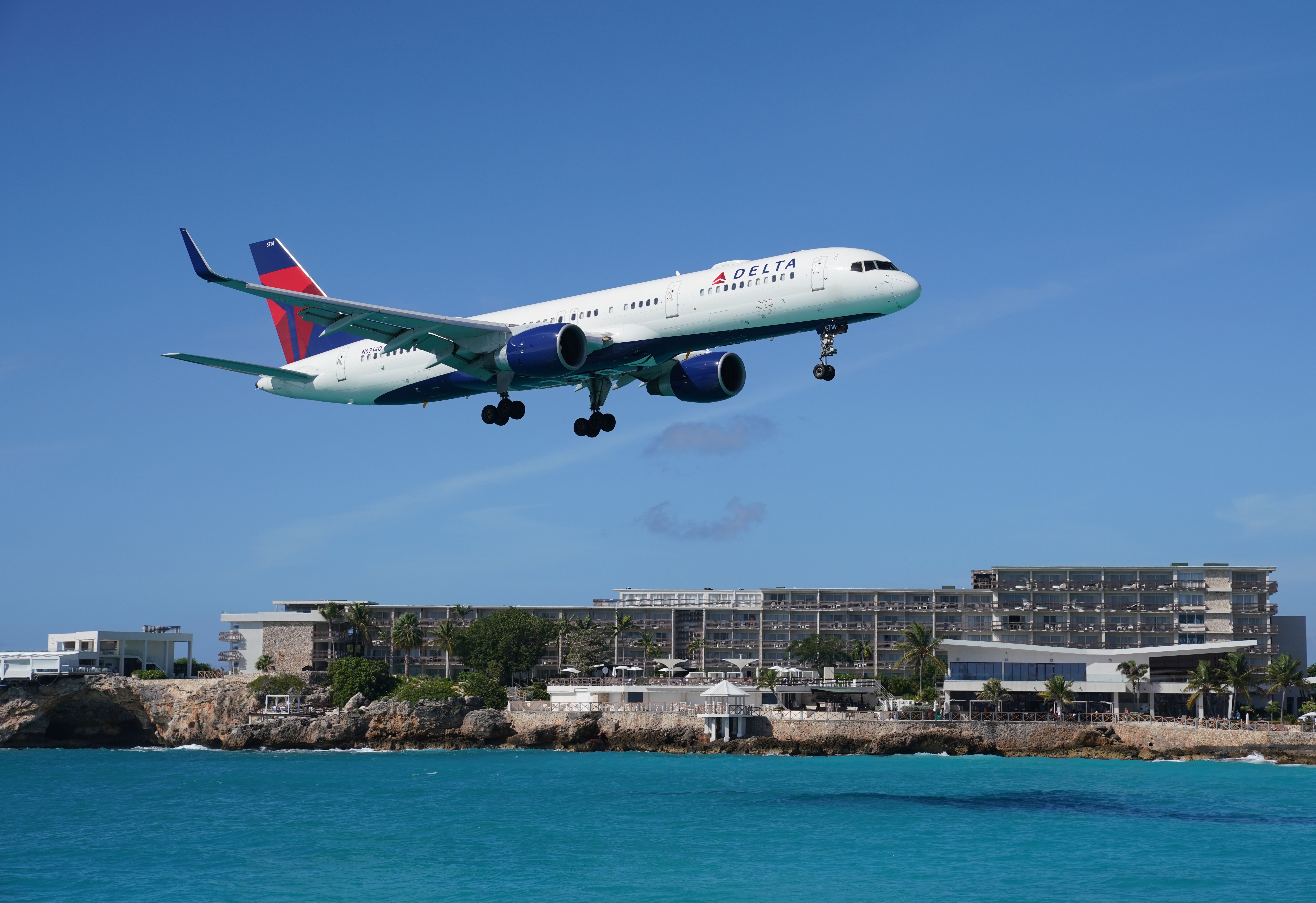 Delta Air Lines Boeing 757-200 landing in St. Maarten.