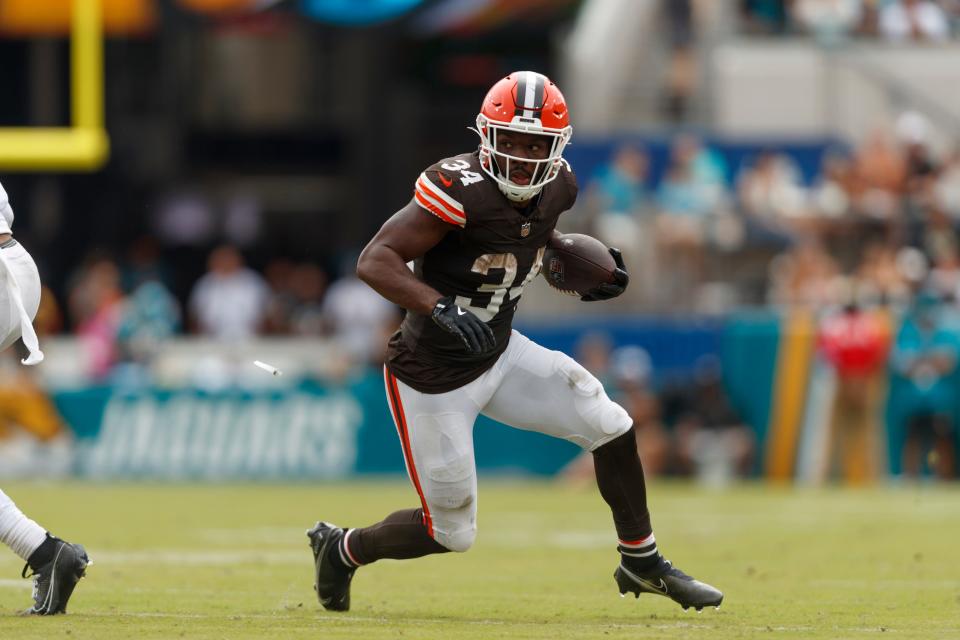 Sep 15, 2024; Jacksonville, Florida, USA; Cleveland Browns running back Jerome Ford (34) runs the ball against the Jacksonville Jaguars during the third quarter at EverBank Stadium. Mandatory Credit: Morgan Tencza-Imagn Images