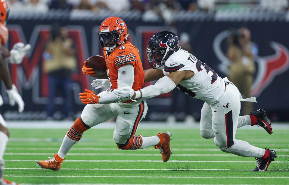 Sep 15, 2024; Houston, Texas, USA; Chicago Bears running back D'Andre Swift (4) runs with the ball as Houston Texans linebacker Henry To'oTo'o (39) attempts to make a tackle during the first quarter at NRG Stadium. Mandatory Credit: Troy Taormina-Imagn Images