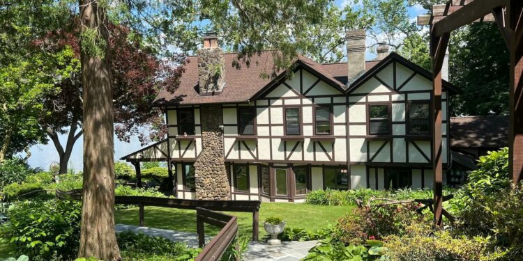 The Moorings: A Confederate General & the Cottages