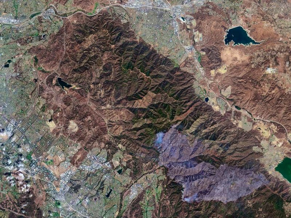 Satellite. Here, Sentinel-2C has observed a forest fire in an area south of Los Angeles in California.