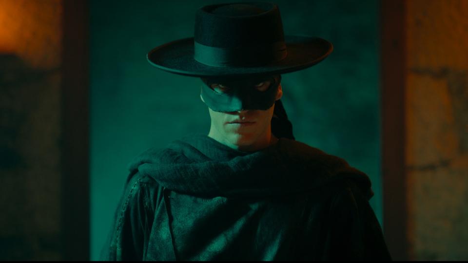 Miguel Bernardeau as Zorro in a mask and hat in Zorro