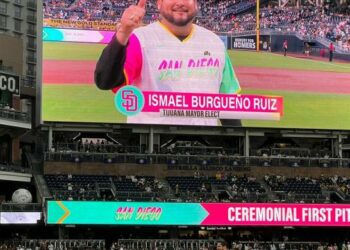 Tijuana's mayor-elect, Ismael Burgueño, throws first pitch at San Diego Padres game