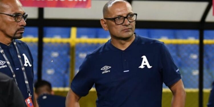 El entrenador de Alianza hace importante exigencia a las nuevas autoridades del futbol de El Salvador
