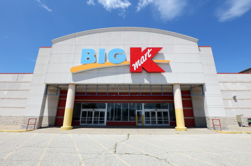 The real estate investment trust, Kimco Realty Corp, which owns the shopping center that houses the chain location, also confirmed the store would be closin