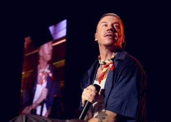 Macklemore chants 'F--k America' to cheers at concert benefiting Hamas-connected UN agency