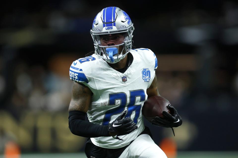 NEW ORLEANS, LOUISIANA - DECEMBER 03: Jahmyr Gibbs #26 of the Detroit Lions runs with the ball in the first quarter against the New Orleans Saints at the Caesars Superdome on December 03, 2023 in New Orleans, Louisiana. (Photo by Chris Graythen/Getty Images)