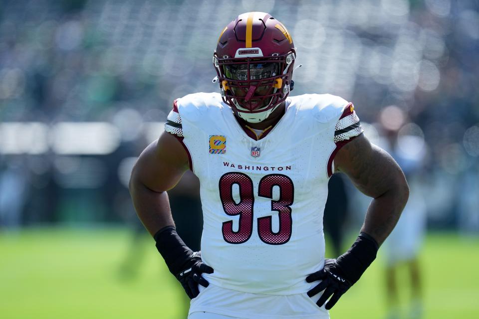 PHILADELPHIA, PENNSYLVANIA - OCTOBER 01: Jonathan Allen #93 of the Washington Commanders warms up before the game against the Philadelphia Eagles at Lincoln Financial Field on October 01, 2023 in Philadelphia, Pennsylvania. (Photo by Mitchell Leff/Getty Images)