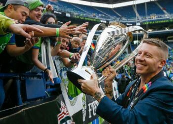 Macklemore's 'F--- America' sparks joint statement from 2 sports teams