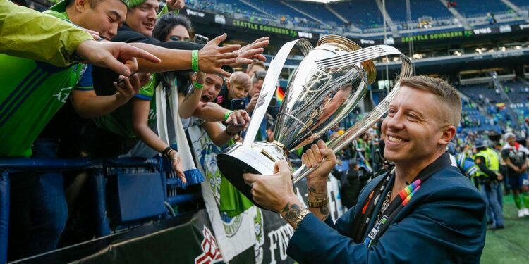 Macklemore's 'F--- America' sparks joint statement from 2 sports teams