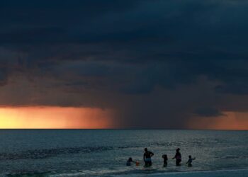 Airlines begin canceling flights, offering rebooking ahead of Hurricane Helene