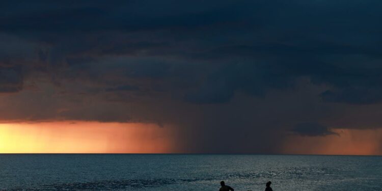 Airlines begin canceling flights, offering rebooking ahead of Hurricane Helene