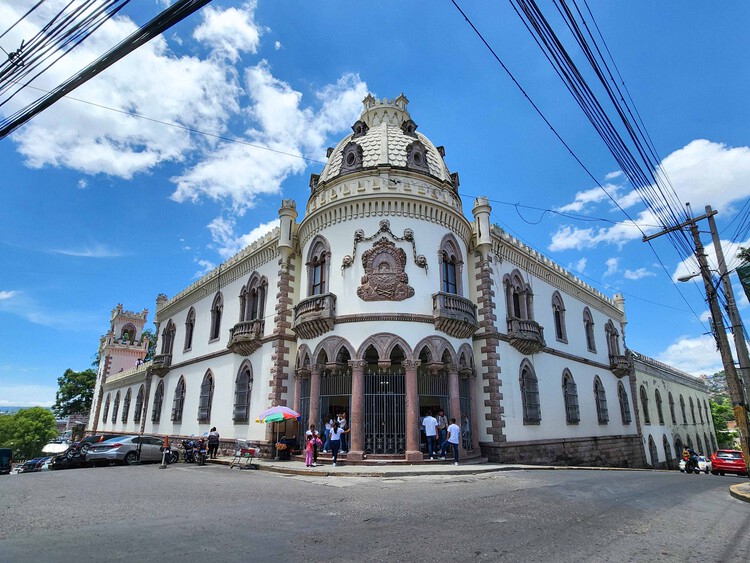 Tegucigalpa Architecture City Guide: 18 Landmarks to Explore the Capital of Honduras - Image 2 of 19