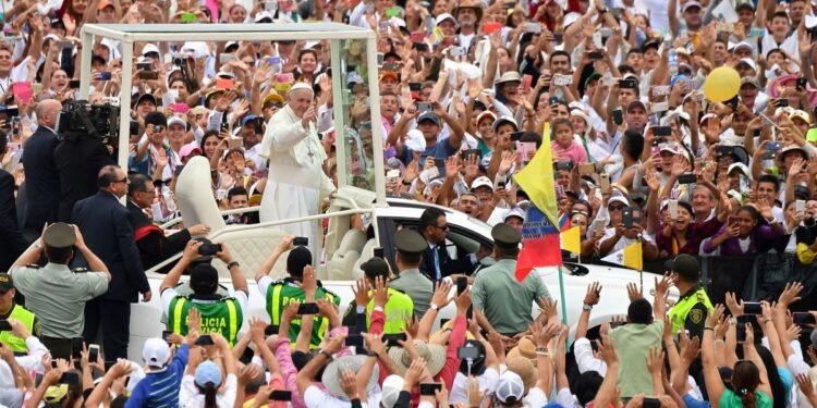 Many US, Latin American Catholics Want the Church to Allow Women Priests