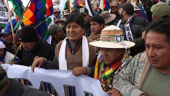 El expresidente Evo Morales encabezó una marcha en protesta contra el Gobierno de Luis Arce. Empezó en Caracollo el 17 de septiembre de 2024 y terminó el día 23 con un mitin en La Paz. EFE/ Luis Gandarillas
