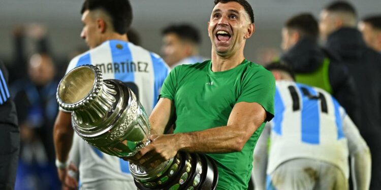 Why is Argentina goalkeeper Emi Martinez suspended in two FIFA World Cup 2026 qualifiers?