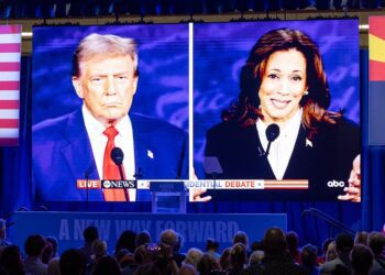 Will Kamala Harris or Donald Trump win the Arizona union vote?