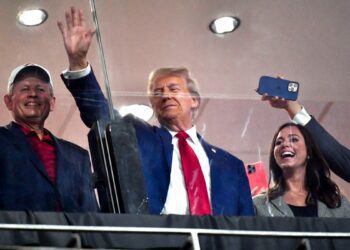 Donald Trump hands out hot dogs, mixes with fans at Alabama-Georgia game