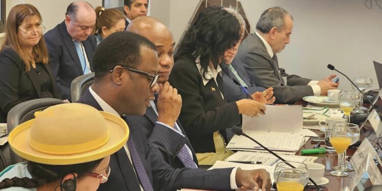 Min. Todd attends meeting on roadmap for integration of South America
