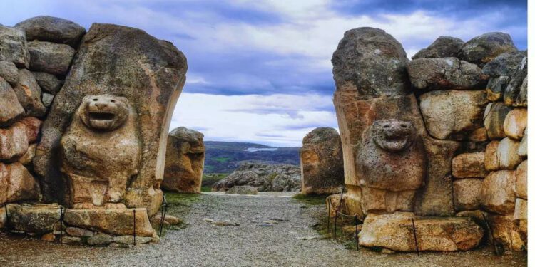 5 ancient cities once considered myths that actually exist!