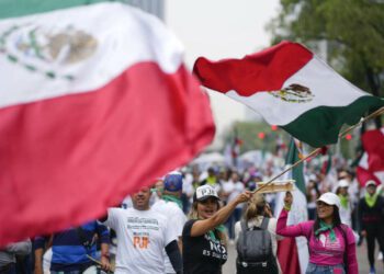 Judicial workers protest the government's proposed judicial reform, which would make judges stand for election, outside the Senate in Mexico City, Tuesday, Sept. 10, 2024. (AP Photo/Eduardo Verdugo)
