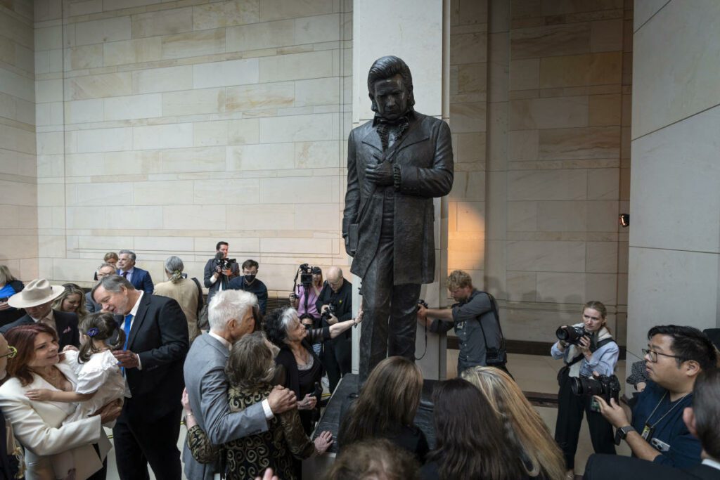 A monument to the singer is unveiled at the US Capitol