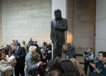 A monument to the singer is unveiled at the US Capitol