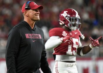Alabama Crimson Tide struggle in Week 2 vs USF before Badgers matchup