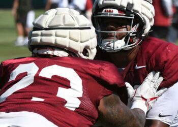 Alabama DL James Smith Has Taken Game to 'Another Level' in Sophomore Season