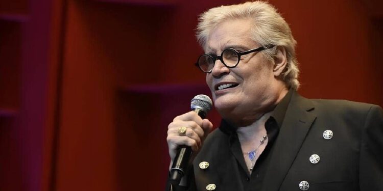 Amaury Pérez Delays Album Launch Due to Cuba's Dire Situation