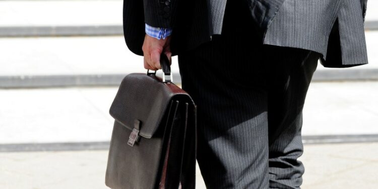 &copy; Reuters.  América Móvil y Telefónica exploran posible participación en reestructura de WOM en Chile