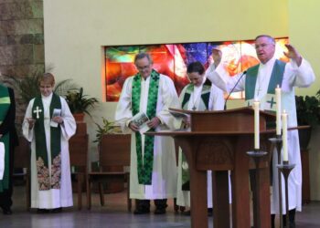 Arizona Christian leaders at prayer vigil call all to be peacemakers amid election tensions