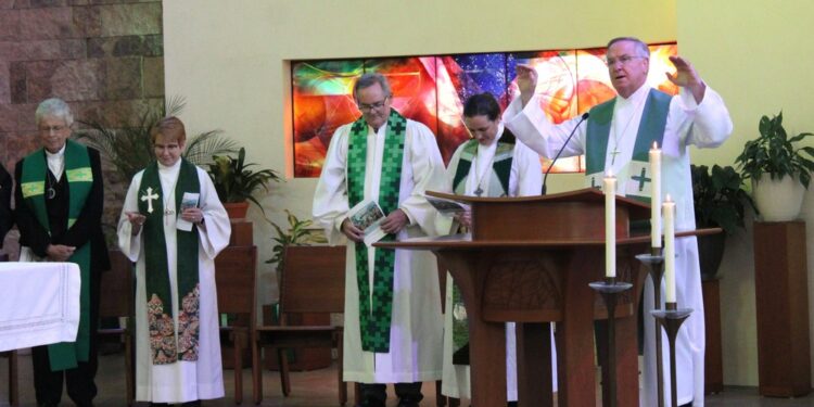 Arizona Christian leaders at prayer vigil call all to be peacemakers amid election tensions