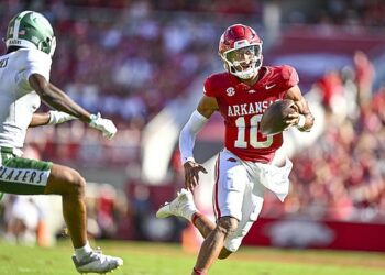 Arkansas football win over UAB leaves coach 'disappointed' in lack of domination