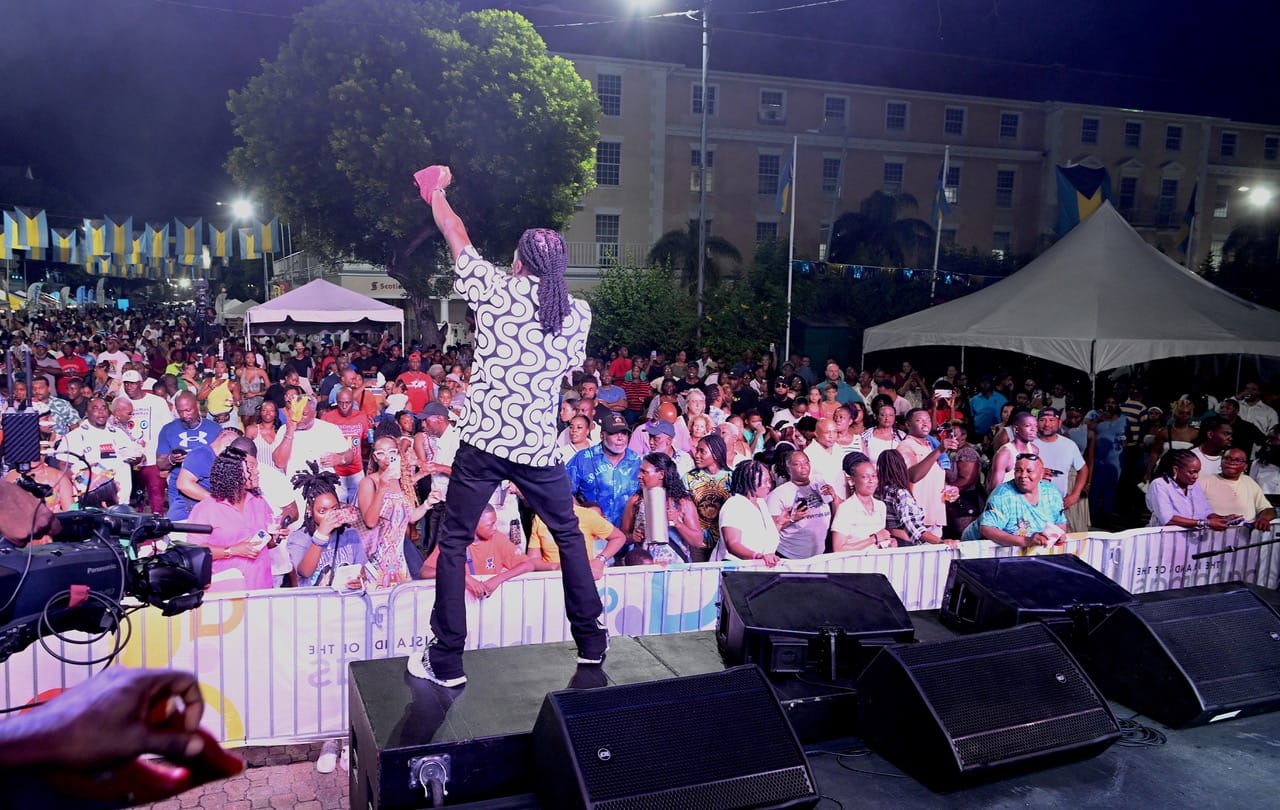 A performer thrills the crowd at Goombay festival, Nassau (Bahamas Tourist Board)