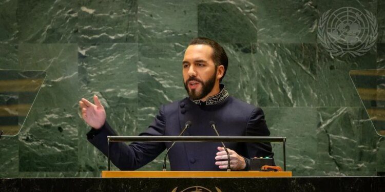 Bukele dice que el mundo es cada vez menos libre