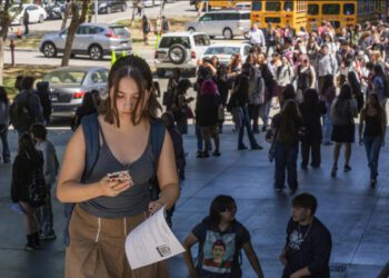 California becomes latest state to restrict student smartphone use at school